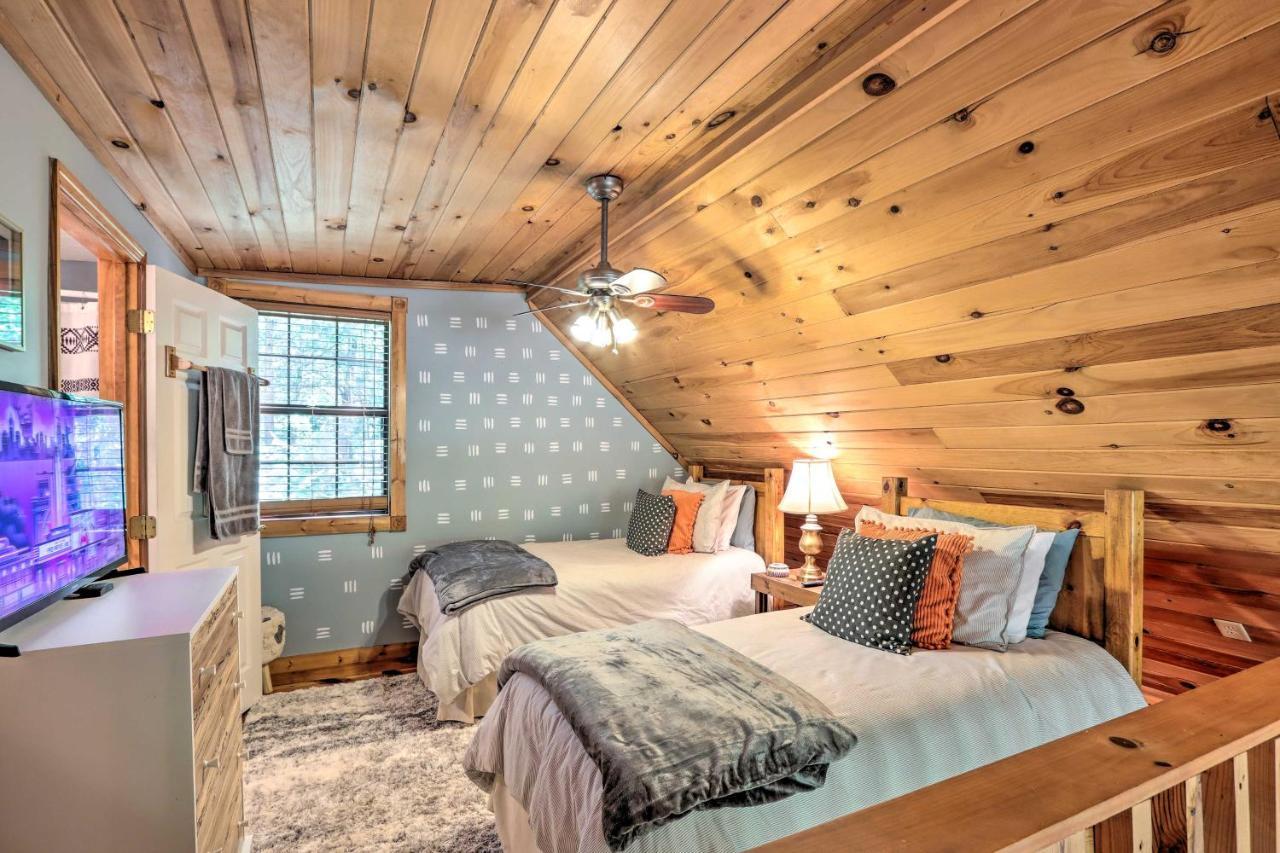Bumblebee Cottage Murphy Retreat With Hot Tub Salem Exterior foto